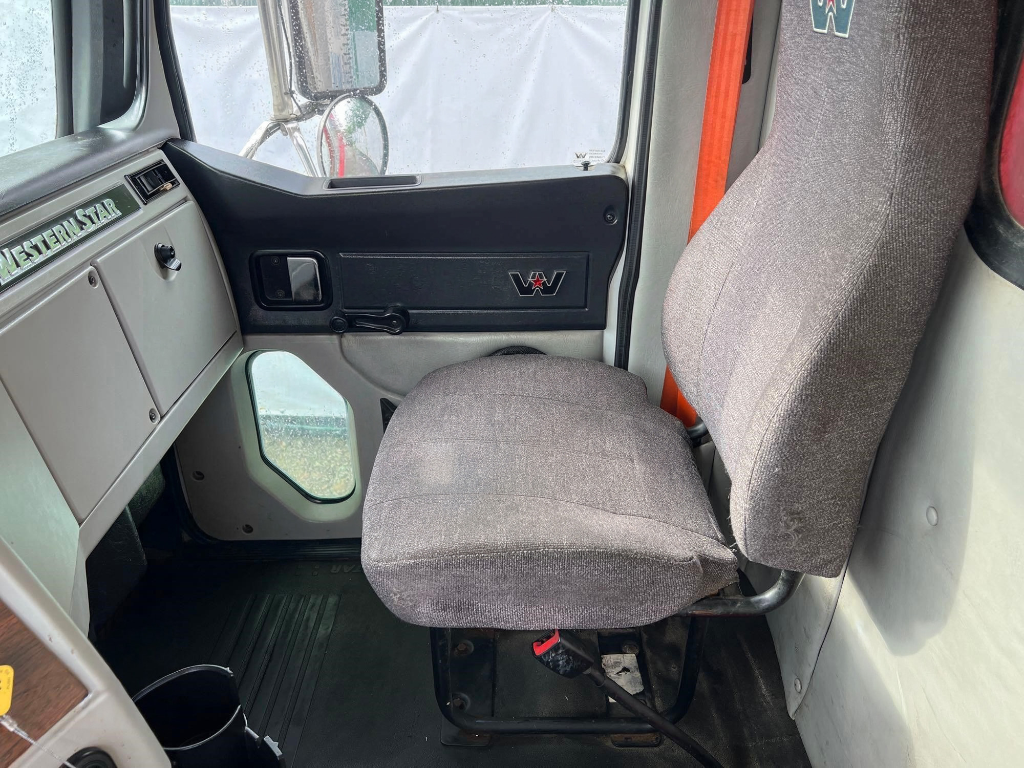 2018 Western 4700 - photo 11