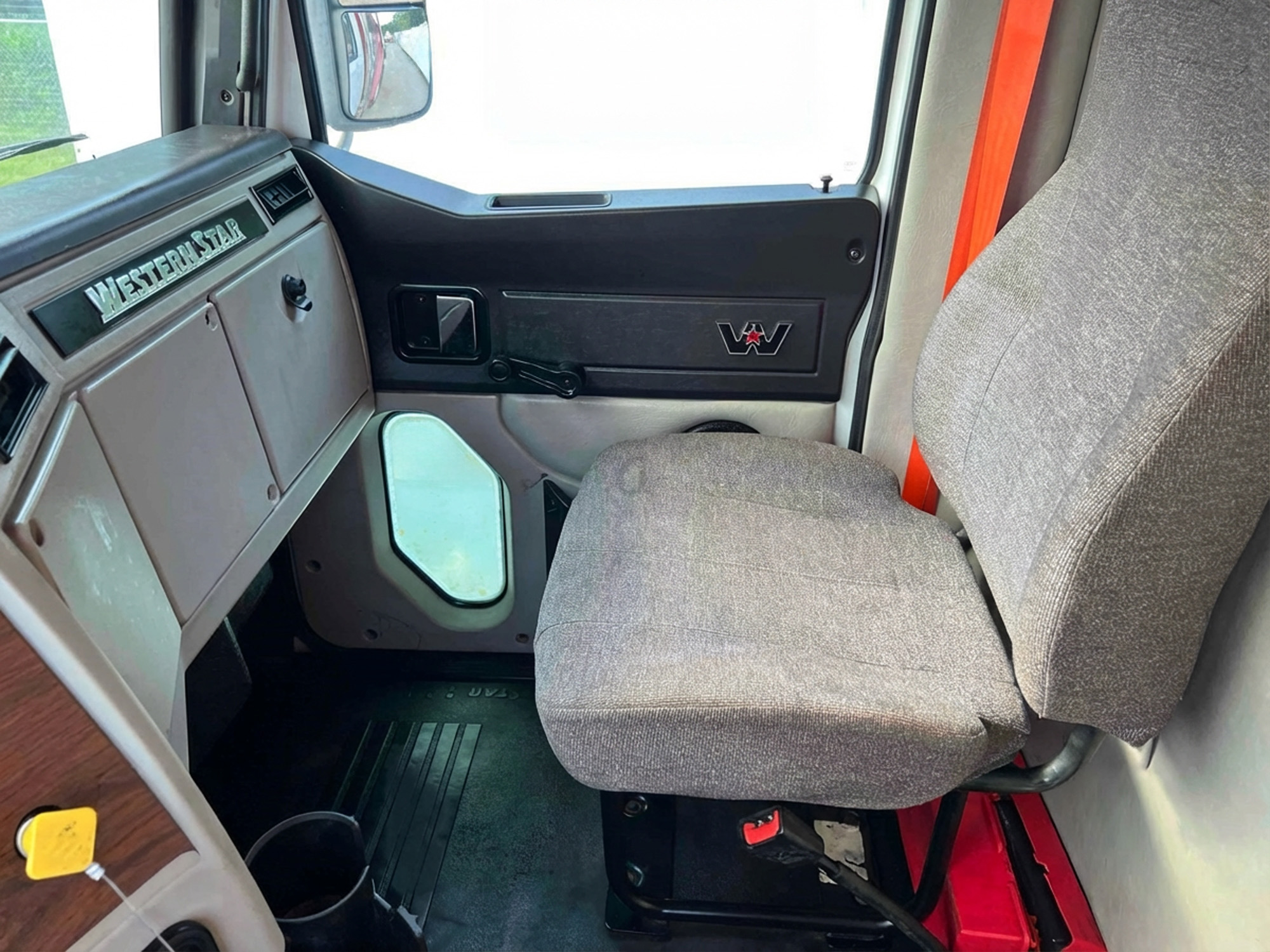 2017 Western 4700 - photo 11