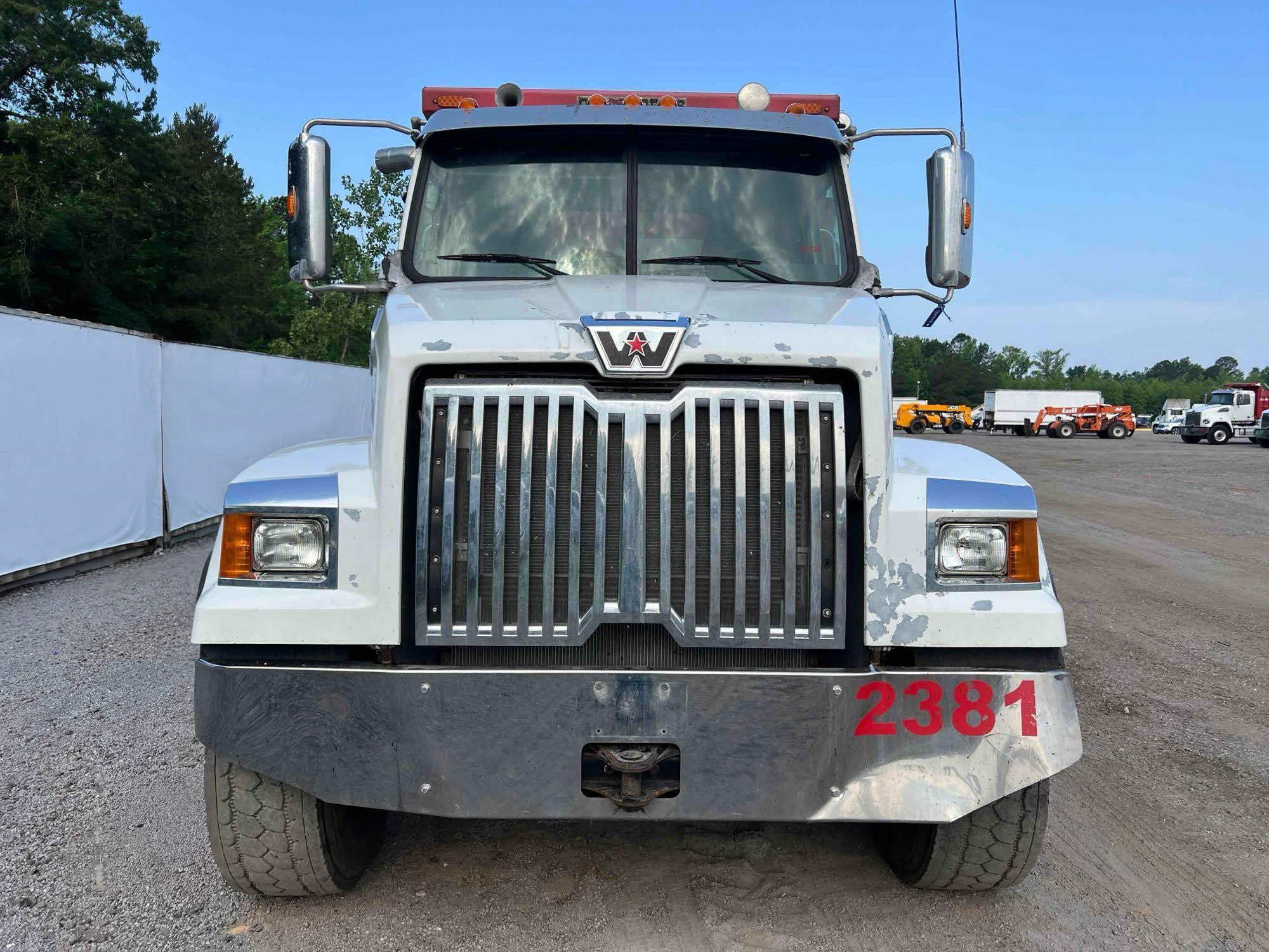 2017 Western 4700 - photo 2