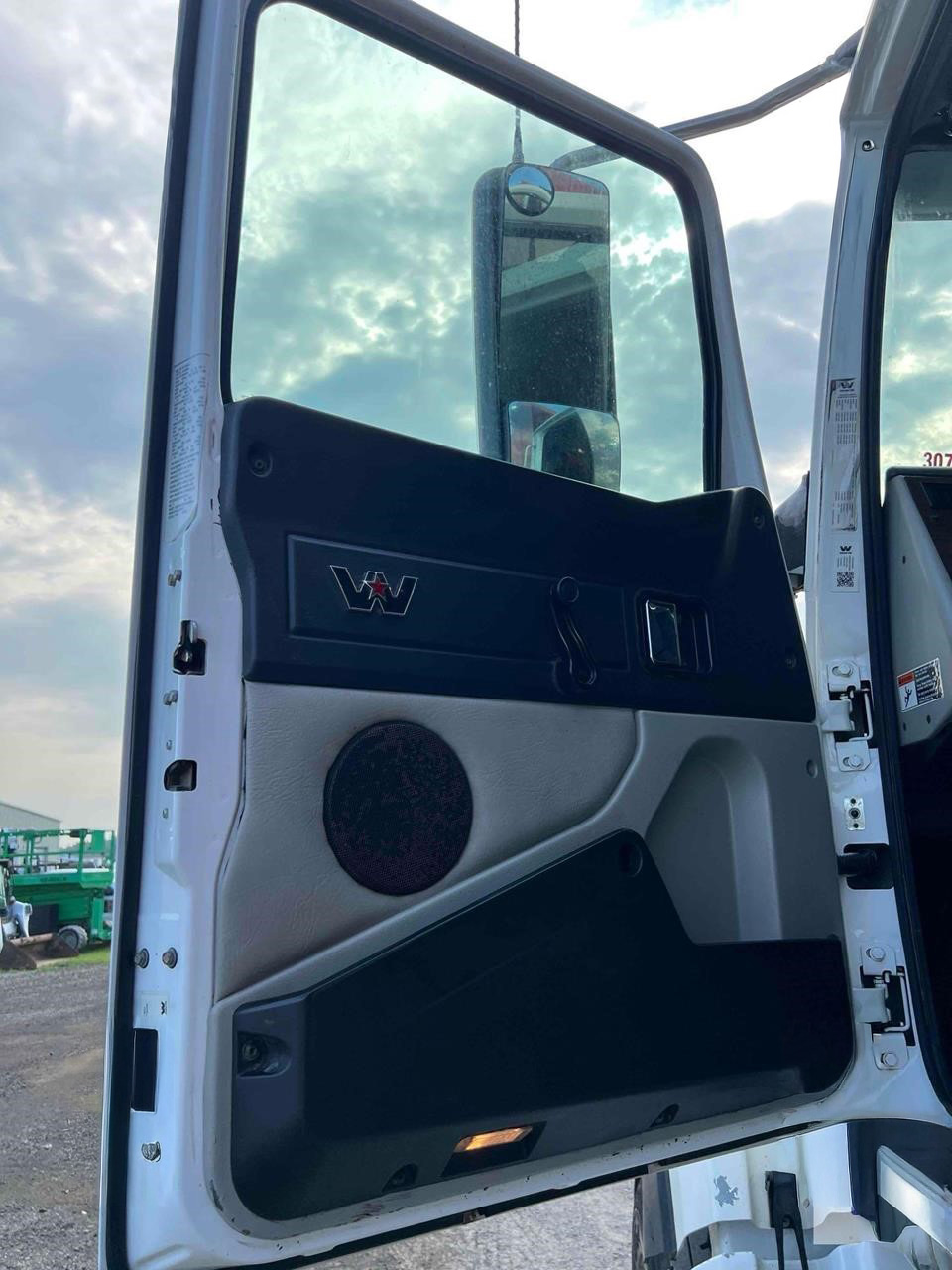 2017 Western 4700 - photo 8