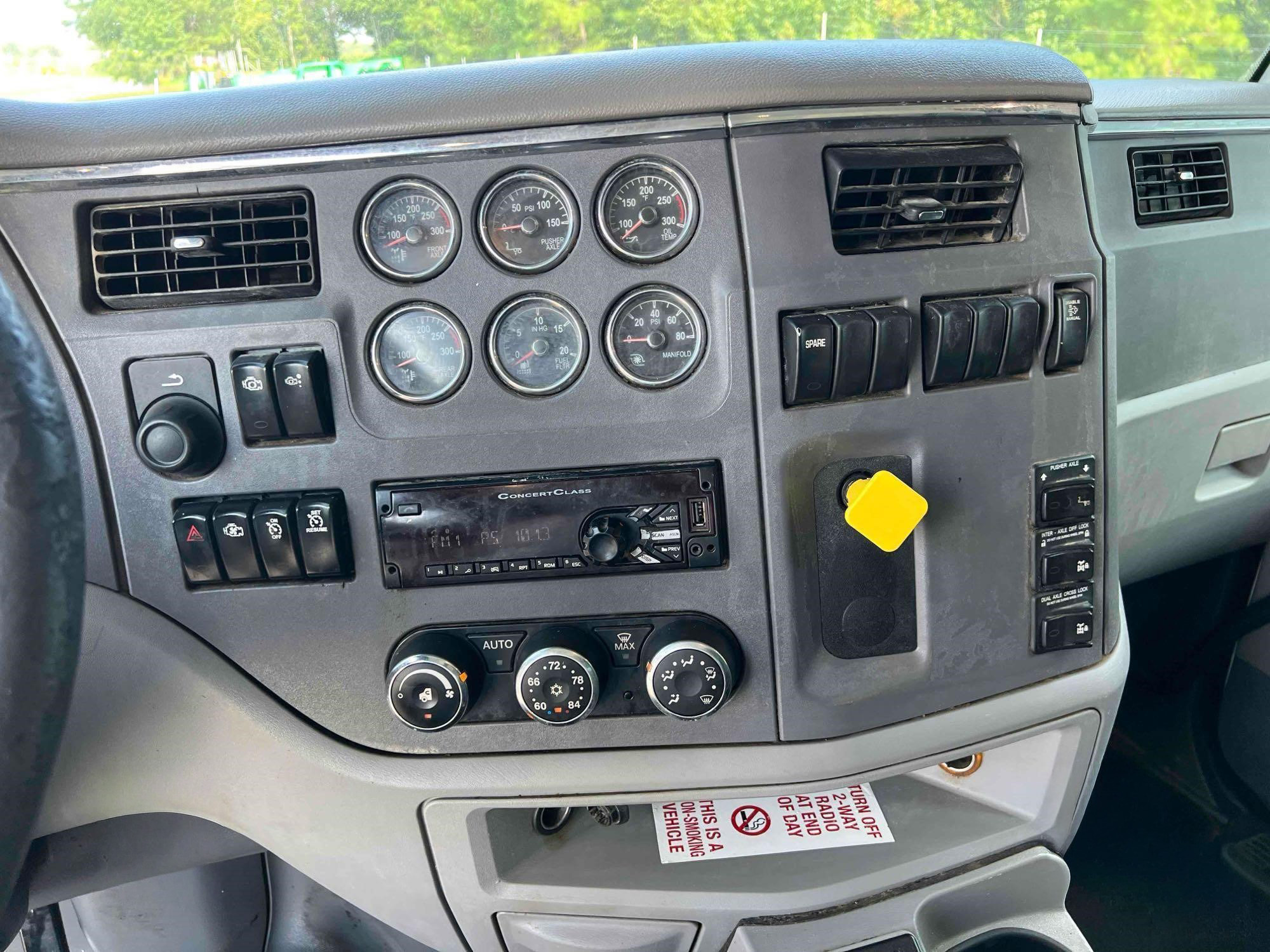 2017 Peterbilt 567 - photo 12