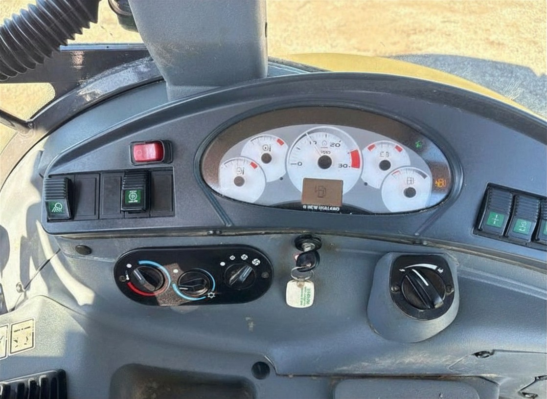 2014 New Holland B95C - photo 13