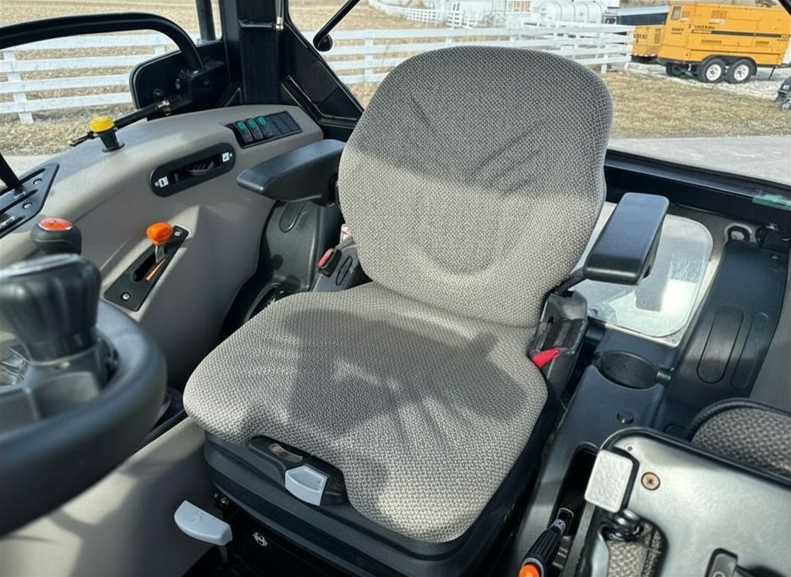 2022 Case IH Farmall 115A - photo 9