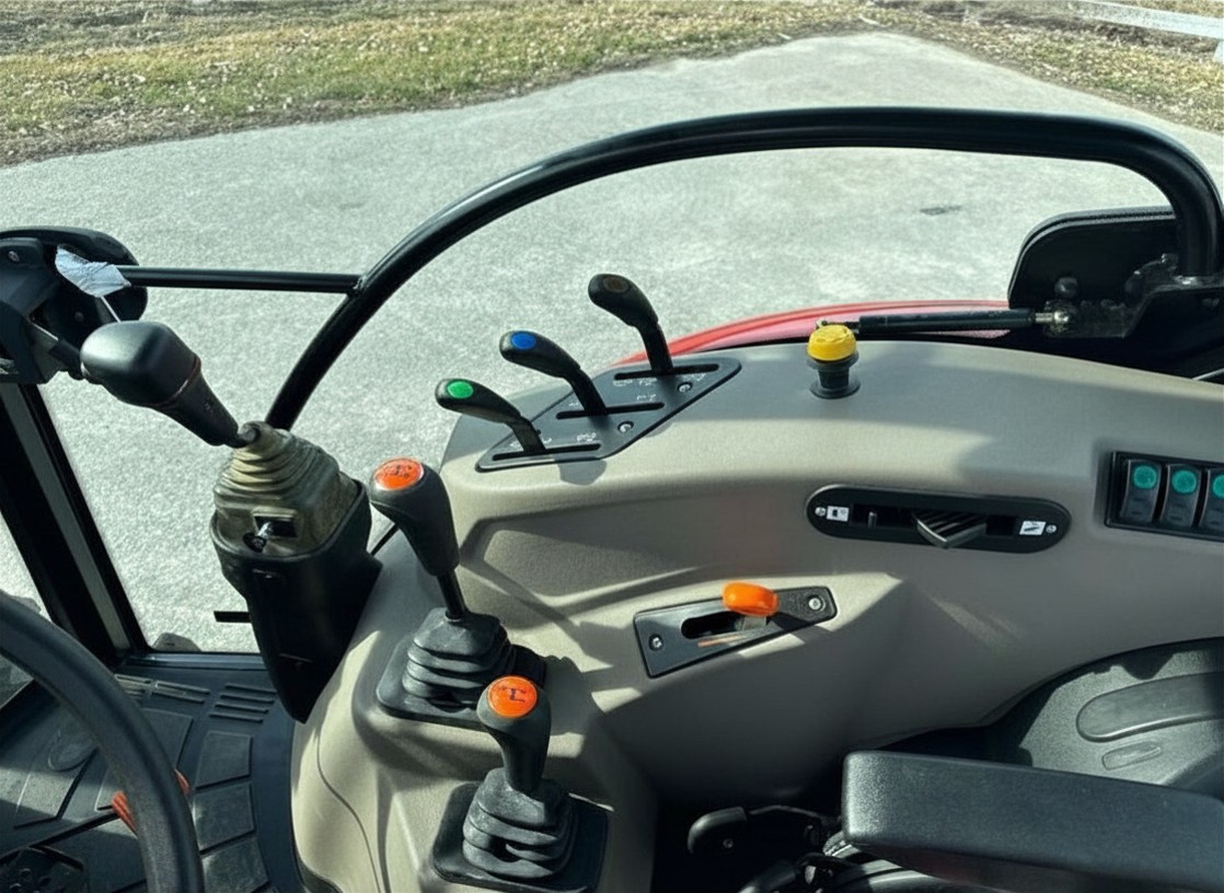 2022 Case IH Farmall 115A - photo 11