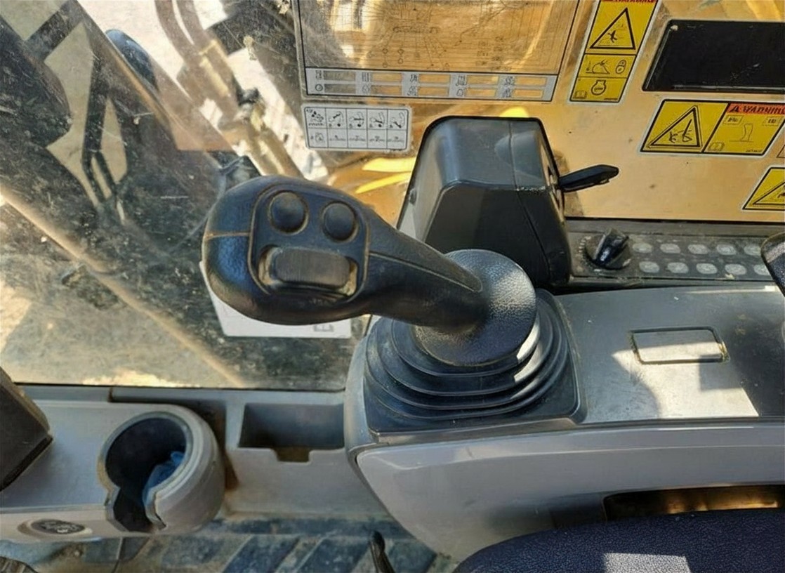 2018 Caterpillar 349FL - photo 11