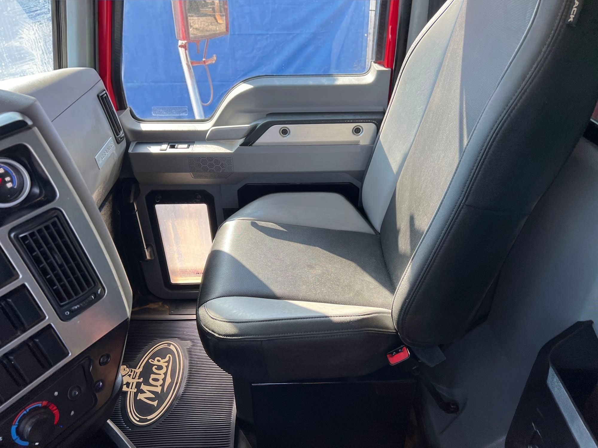 2021 Mack GRANITE 64FR - photo 11