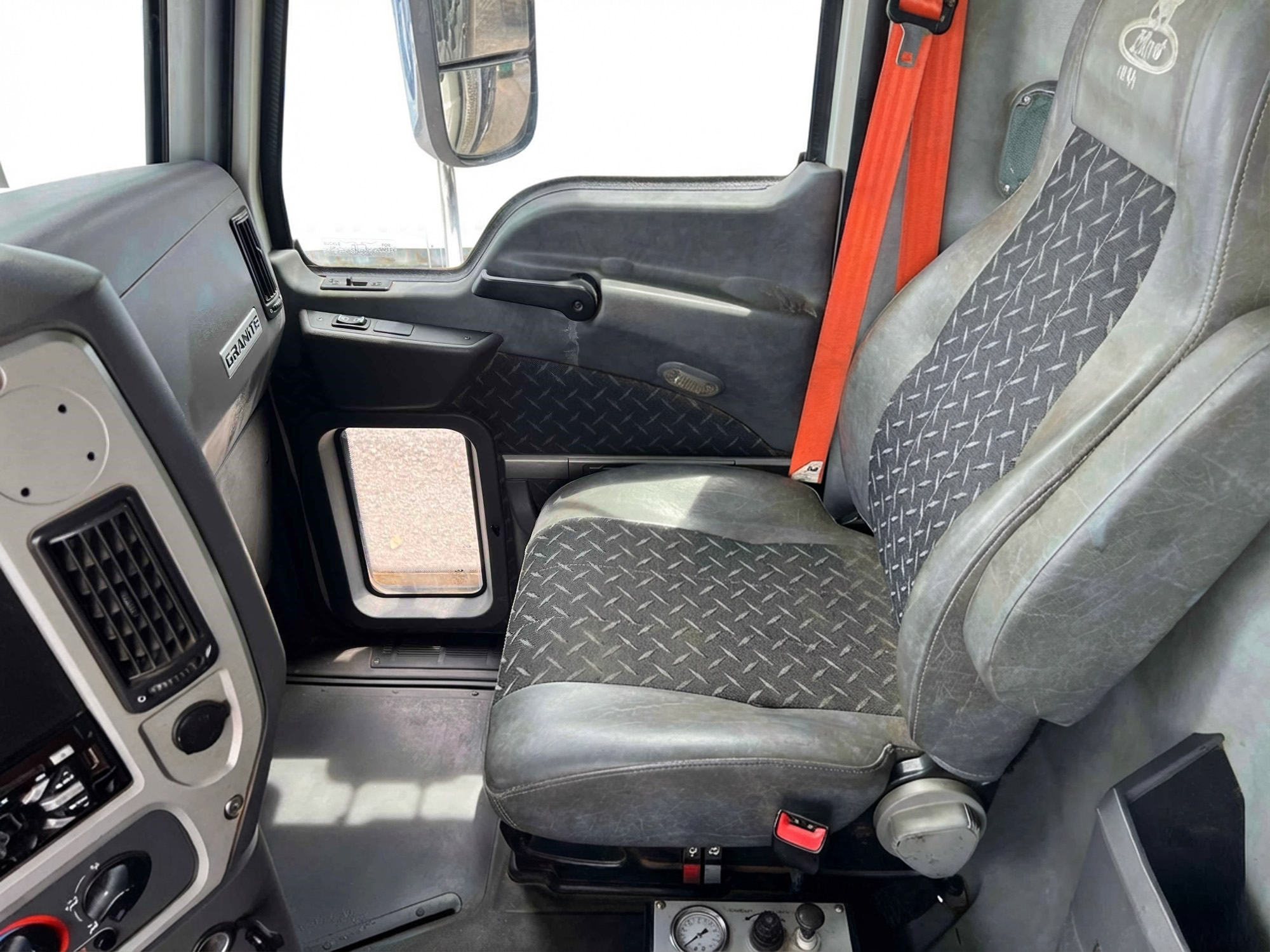 2019 Mack GRANITE GU713 - photo 12