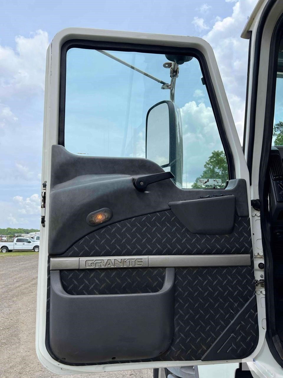 2019 Mack GRANITE GU713 - photo 8